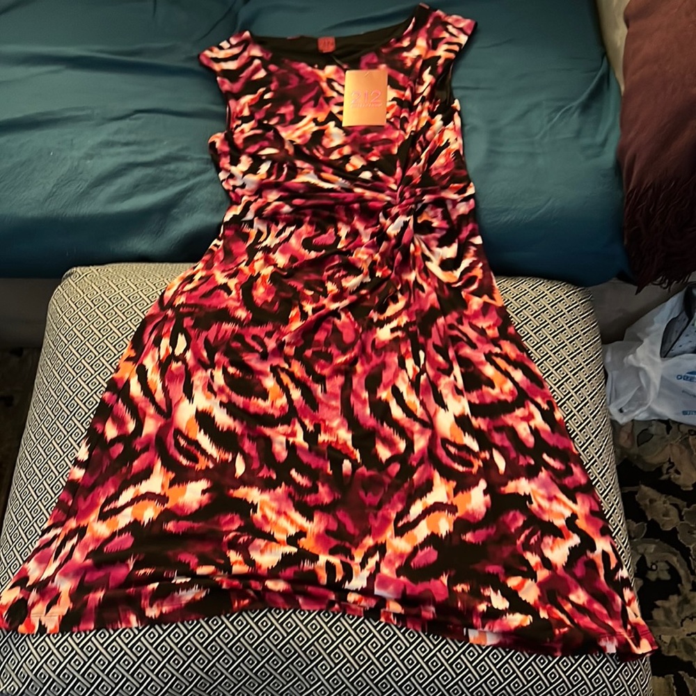👗 NWT 212 Collection dark red dress size Medium